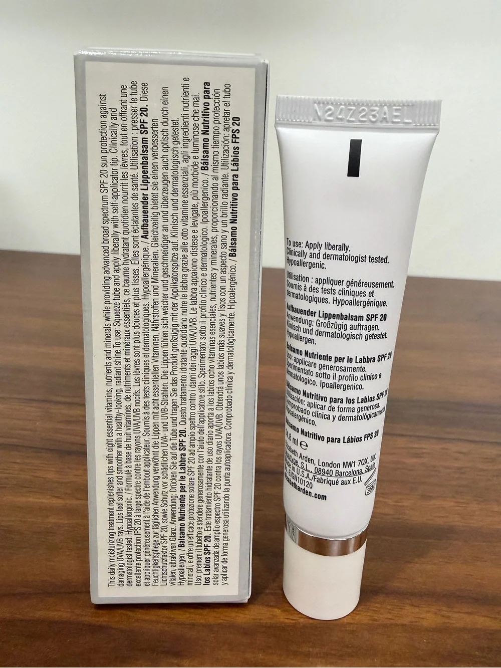 Elizabeth Arden Eight Hour Nourishing Lip Balm Broad Spectrum Sunscreen SPF 20